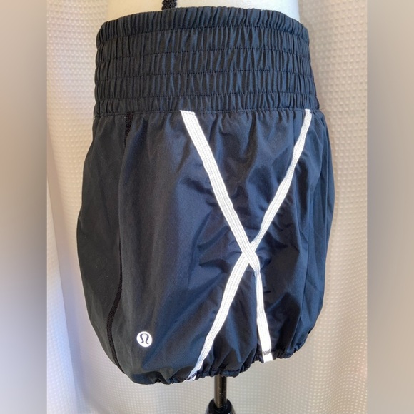Women’s LULULEMON ATHLETICA Light Up skort size 6 - Picture 5 of 16